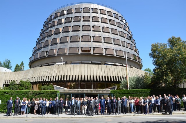 El Tribunal Constitucional guarda un minuto de silencio en memoria de las víctimas del atentado de Manchester.